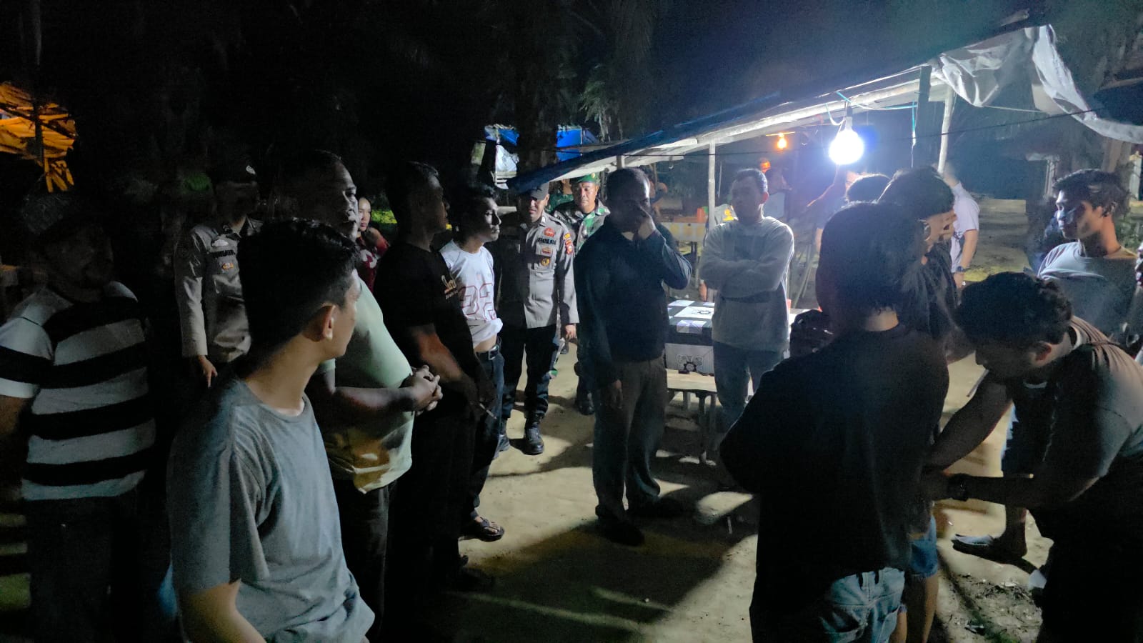Polsek Tambang Razia Warung Remang-remang, Tiga Cafe Diberi Teguran dan Buat Surat Pernyataan