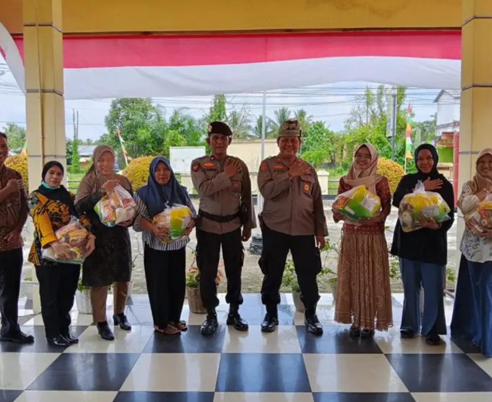 Tiada Hari yang Lebih Indah Selain Berbagi, Kapolsek Kampar Kembali Tebar Kepedulian Lewat Program Jumat Berkah