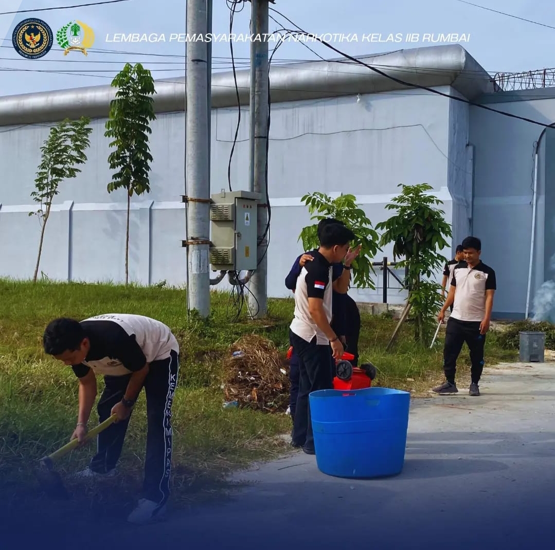 Dalam Rangka Memperingati HUT RI Ke- 81, Lapas Narkotika Kelas IIB Rumbai Gelar Aksi Bersih Lingkungan