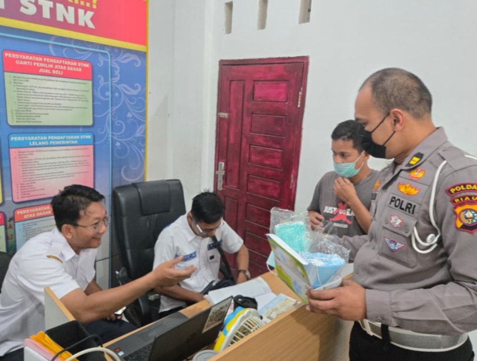 “Direktorat Lalu Lintas (Ditlantas) Polda Riau Tetap Memastikan Pelayanan Kepada Masyarakat Berjalan Dengan Optimal”