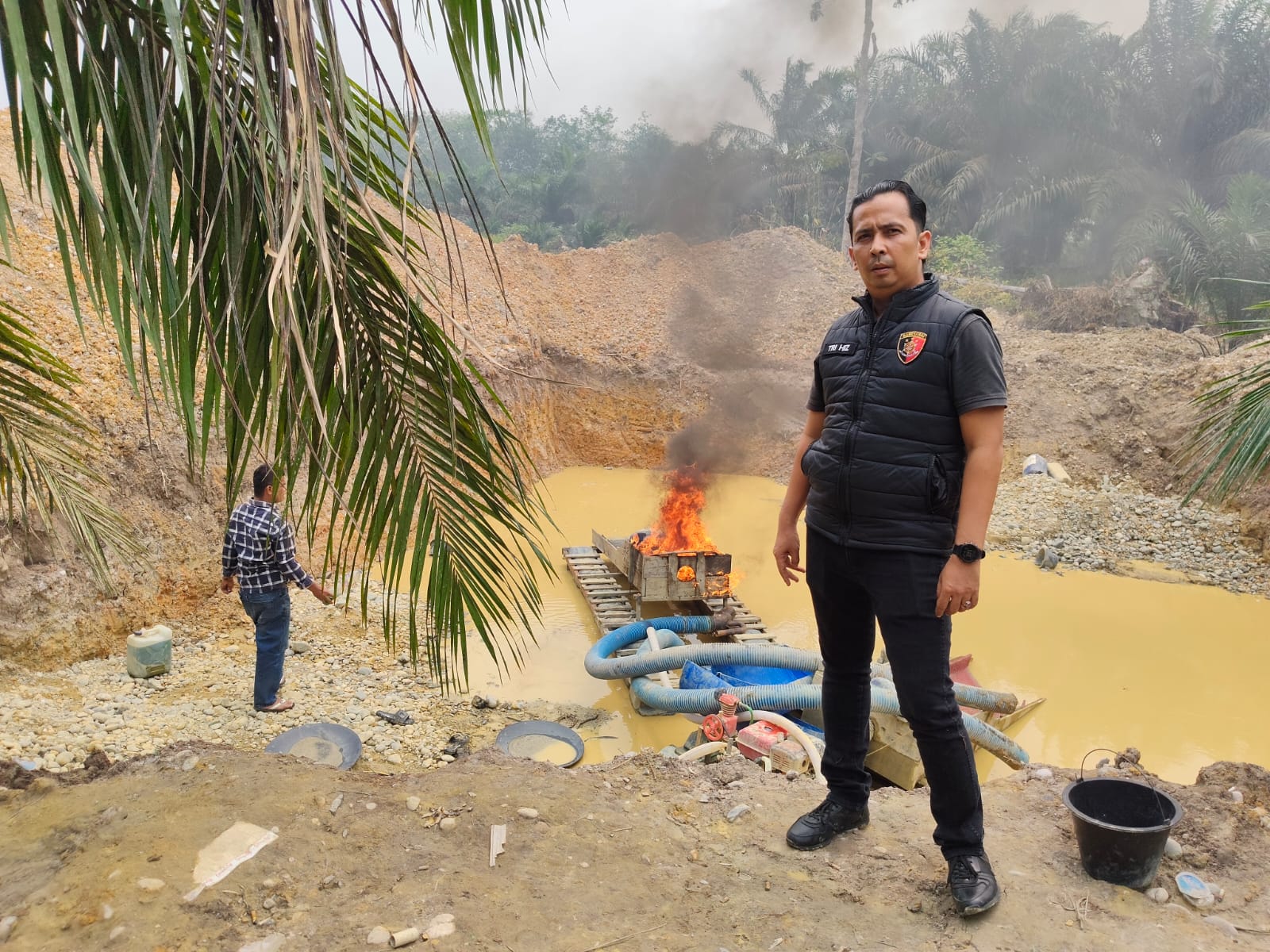 “Polsek Benai Tindak Dua Rakit PETI di Sungai Jambu, Jalur Patah”
